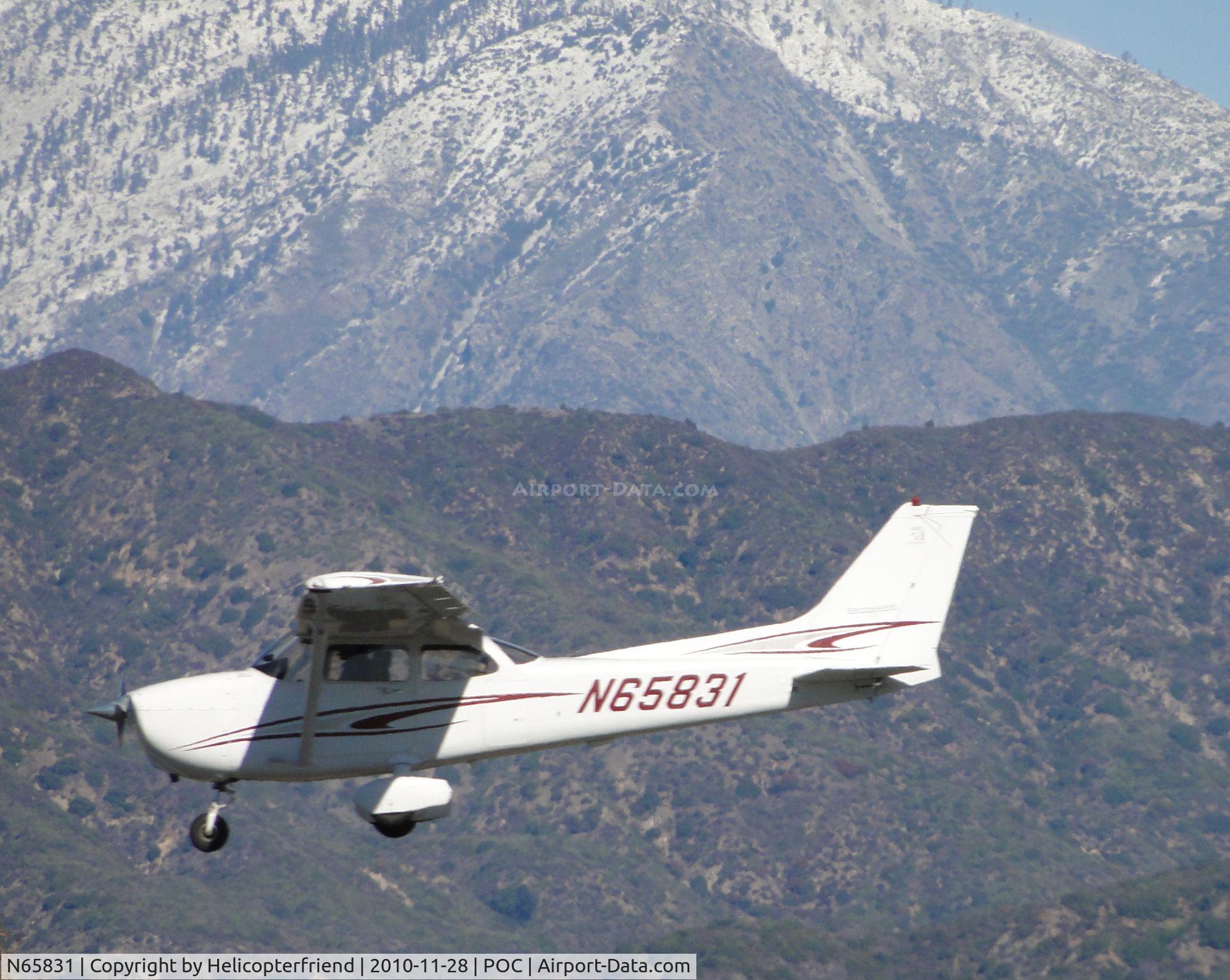N65831, 2005 Cessna 172S C/N 172S9796, Passing over the threshold for runway 26L