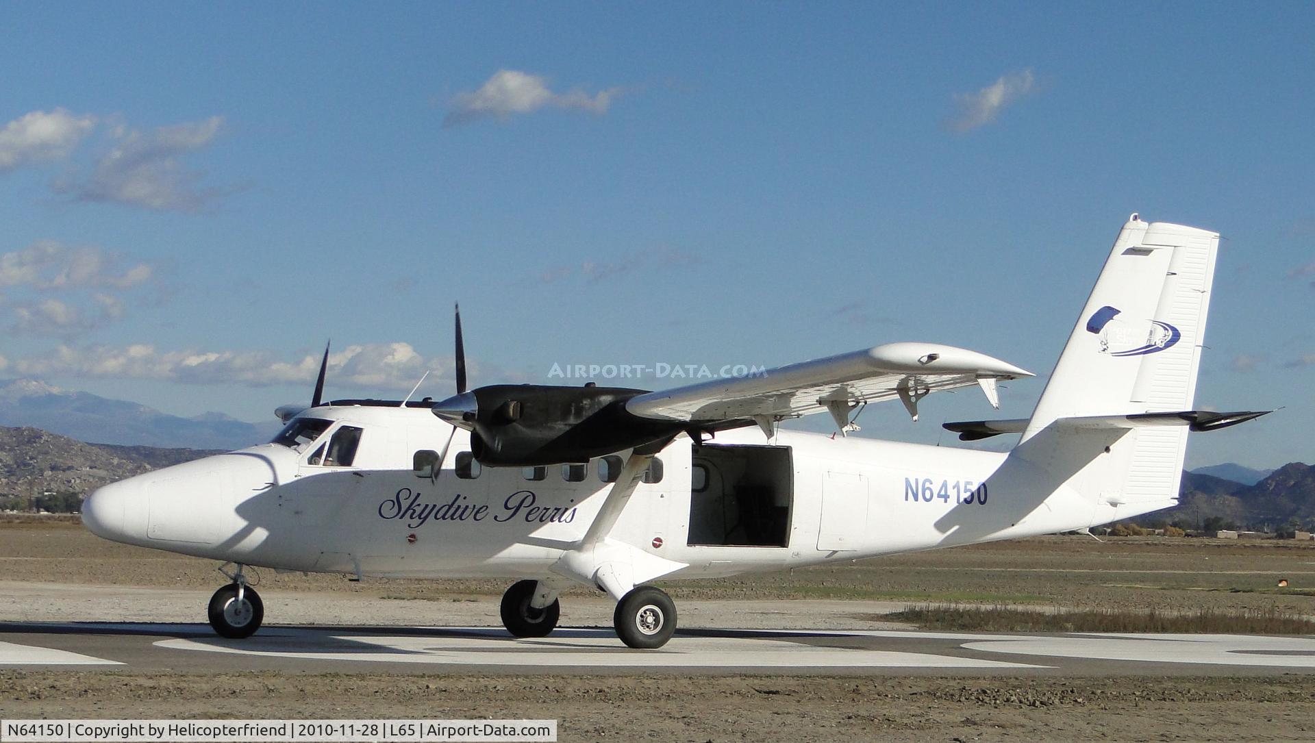 N64150, 1968 De Havilland Canada DHC-6-200 Twin Otter C/N 150, Taxiing back to pick up area for another load of jumpers