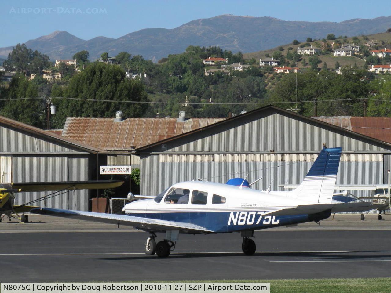 N8075C, 1979 Piper PA-28-181 Archer II C/N 28-8090064, 1979 Piper PA-28-181 ARCHER II, Lycoming O&VO-360 180 Hp, taxi off the active
