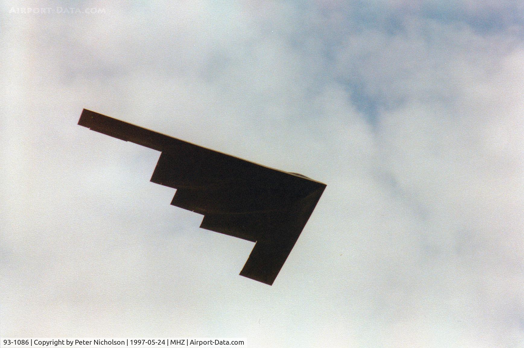 93-1086, 1993 Northrop Grumman B-2A Spirit C/N 1019/AV-19, B-2A Spirit named Spirit of Kitty Hawk, callsign Spirit 50, of Whiteman AFB's 509th Bomb Wing on a fly-past at the 1997 RAF Mildenhall Air Fete.