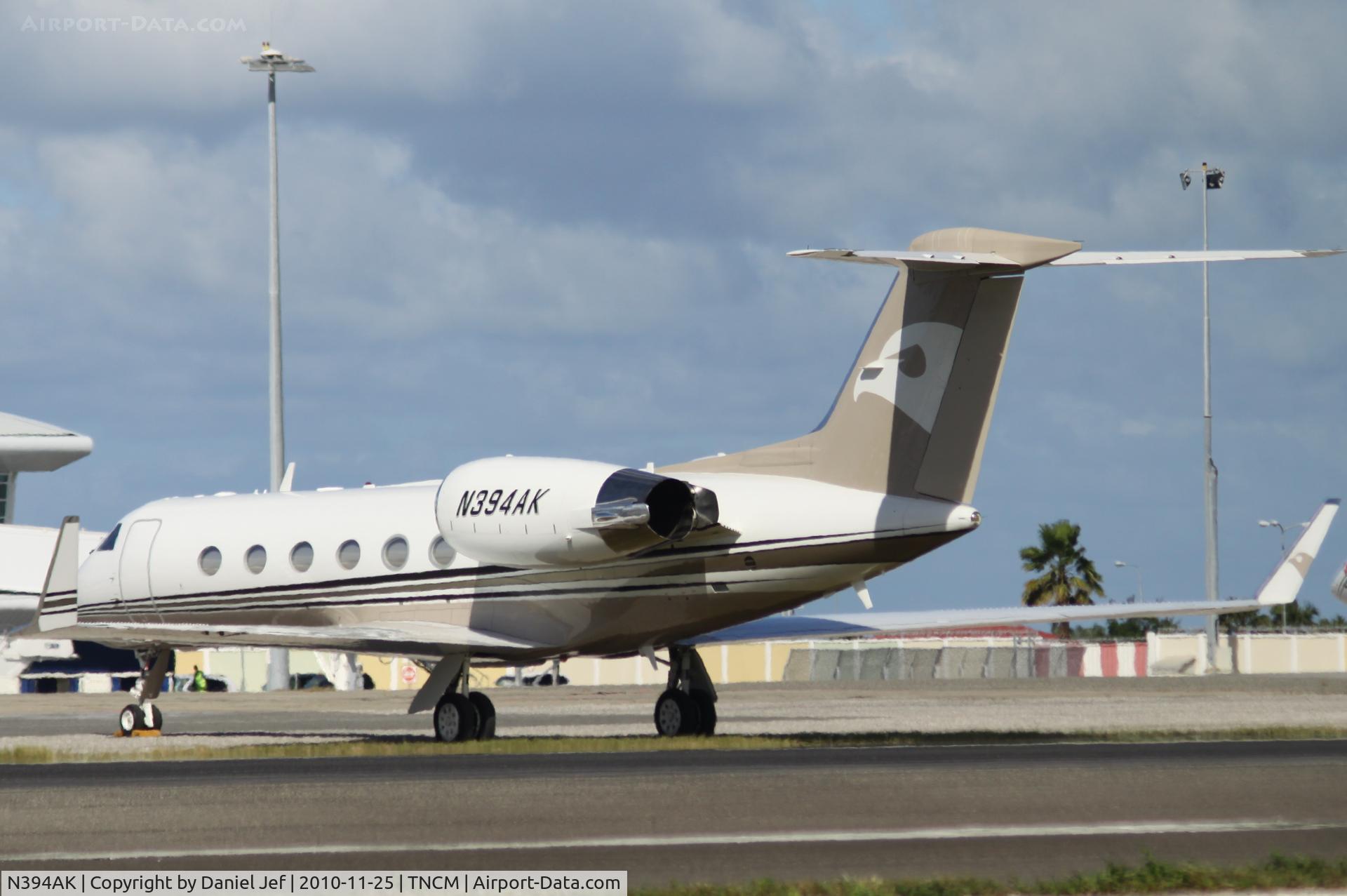 N394AK, 2001 Gulfstream Aerospace G-IV C/N 1470, N394AK park on the main ramp