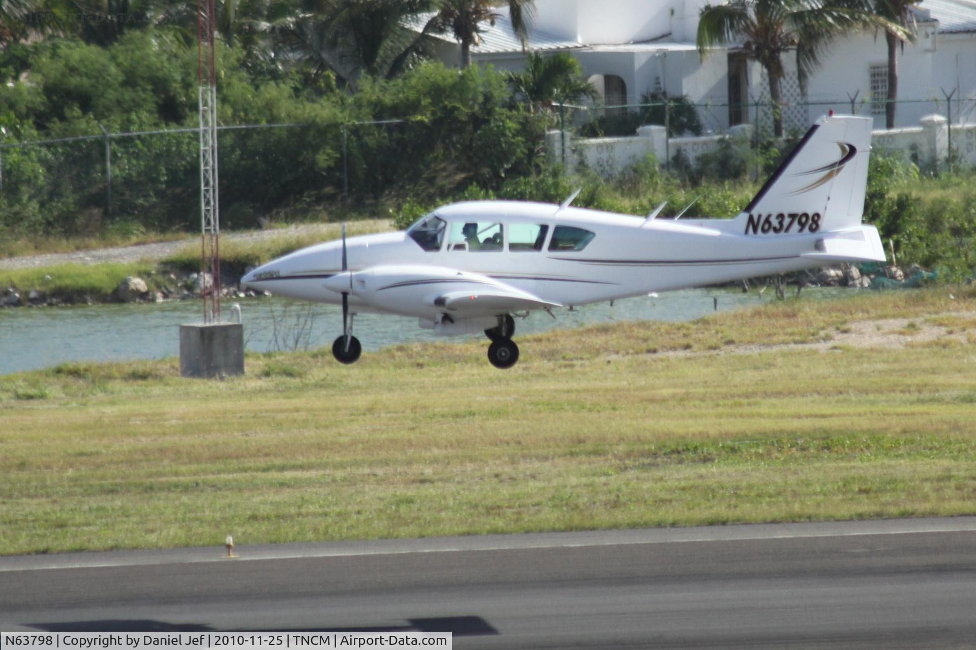 N63798, 1977 Piper PA-23-250 C/N 27-7754124, N63798 landing at TNCM