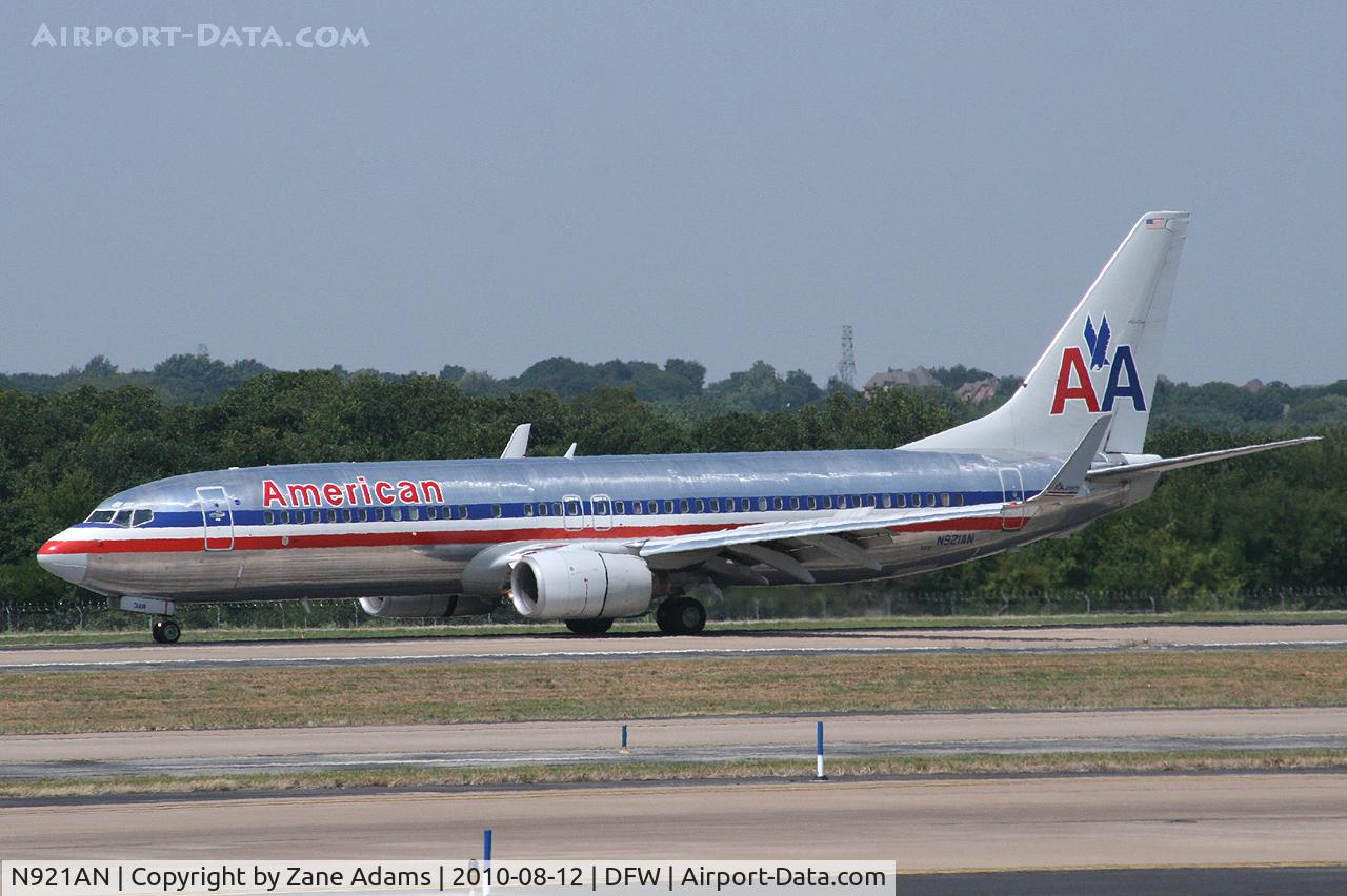 N921AN, 1999 Boeing 737-823 C/N 29522, American Airlines at DFW Airport