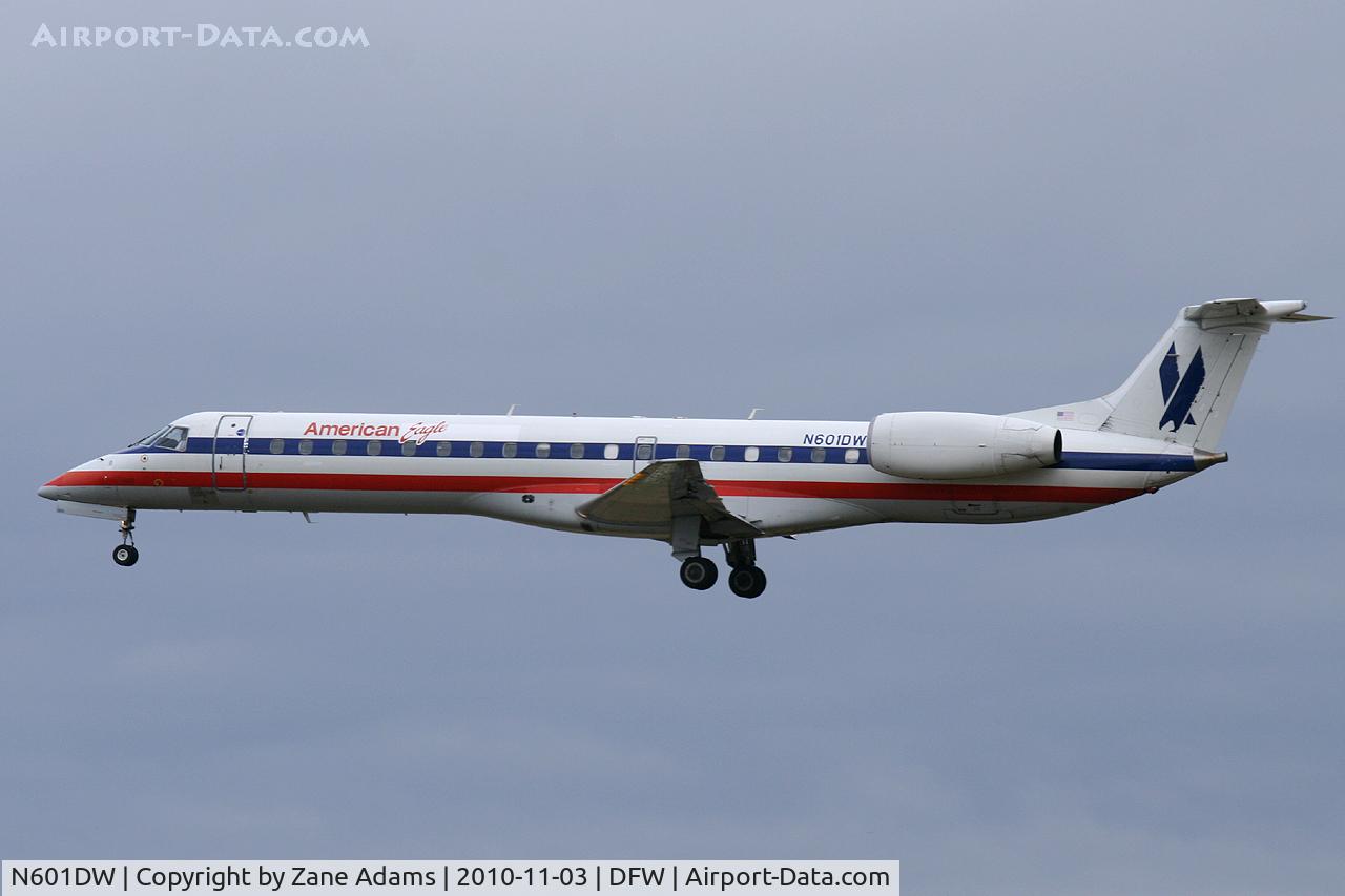 N601DW, 1998 Embraer ERJ-145LR (EMB-145LR) C/N 145046, American Eagle landing at DFW