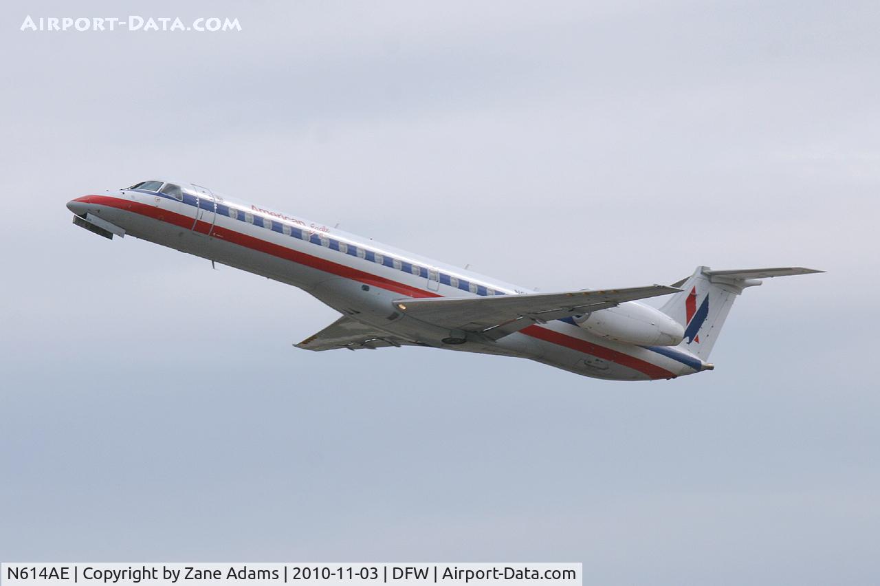 N614AE, 1998 Embraer ERJ-145LR (EMB-145LR) C/N 145086, American Eagle at DFW