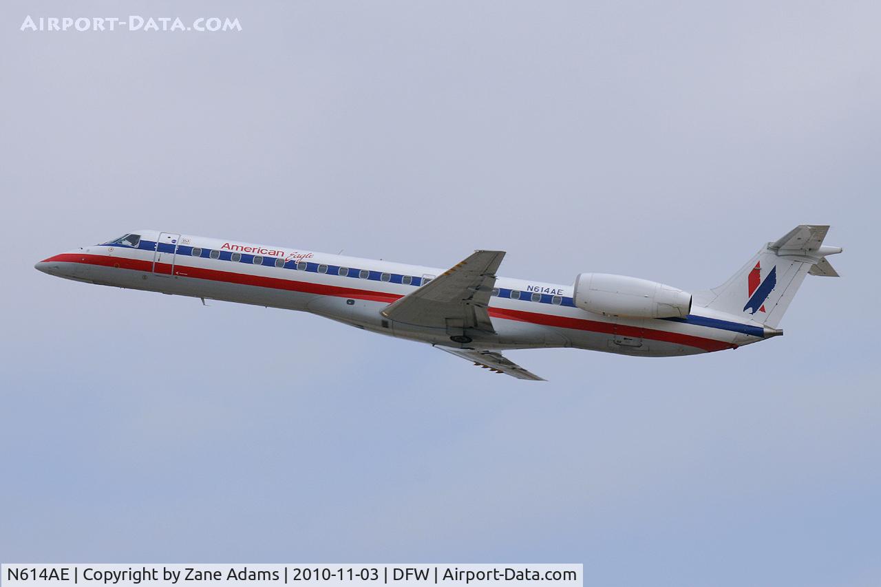 N614AE, 1998 Embraer ERJ-145LR (EMB-145LR) C/N 145086, American Eagle at DFW