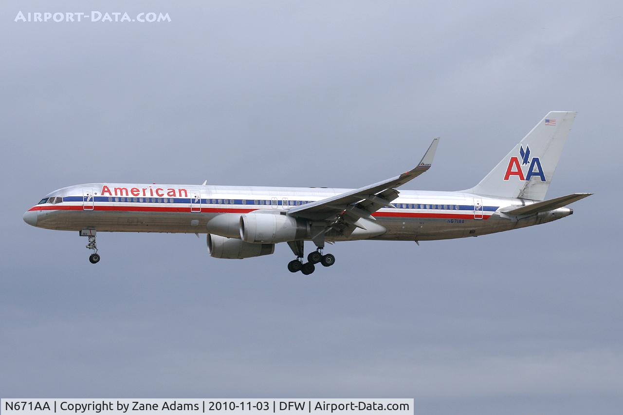 N671AA, 1992 Boeing 757-223 C/N 25336, American Airlines at DFW