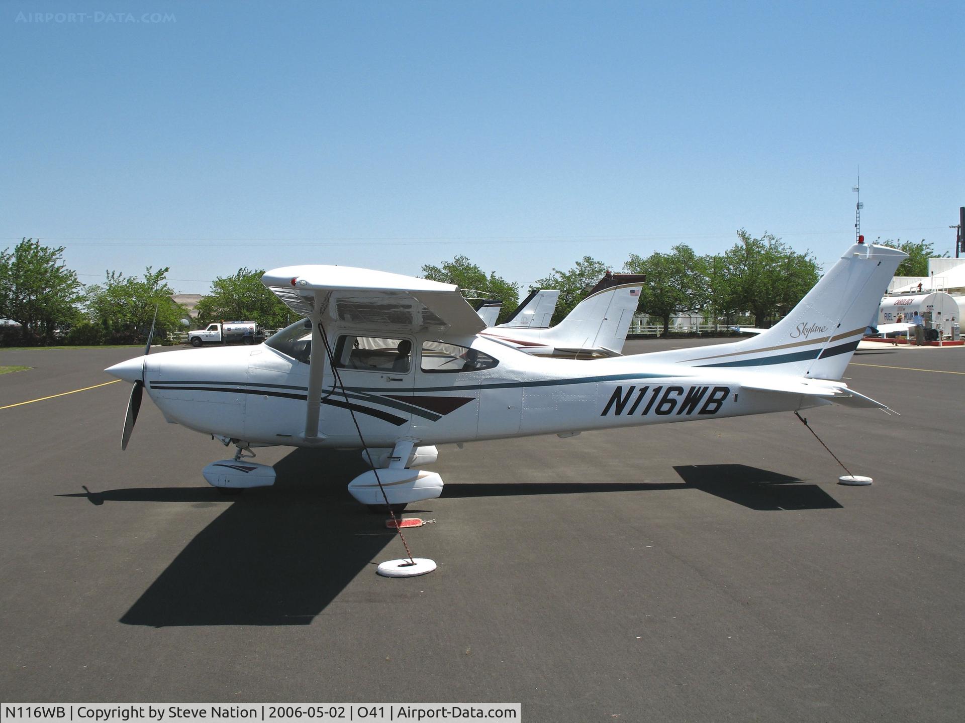 N116WB, 1998 Cessna 182S Skylane C/N 18280170, 1998 Cessna 182S on Woodland Aviation ramp (to owner in Apex, NC by Aug 2006)