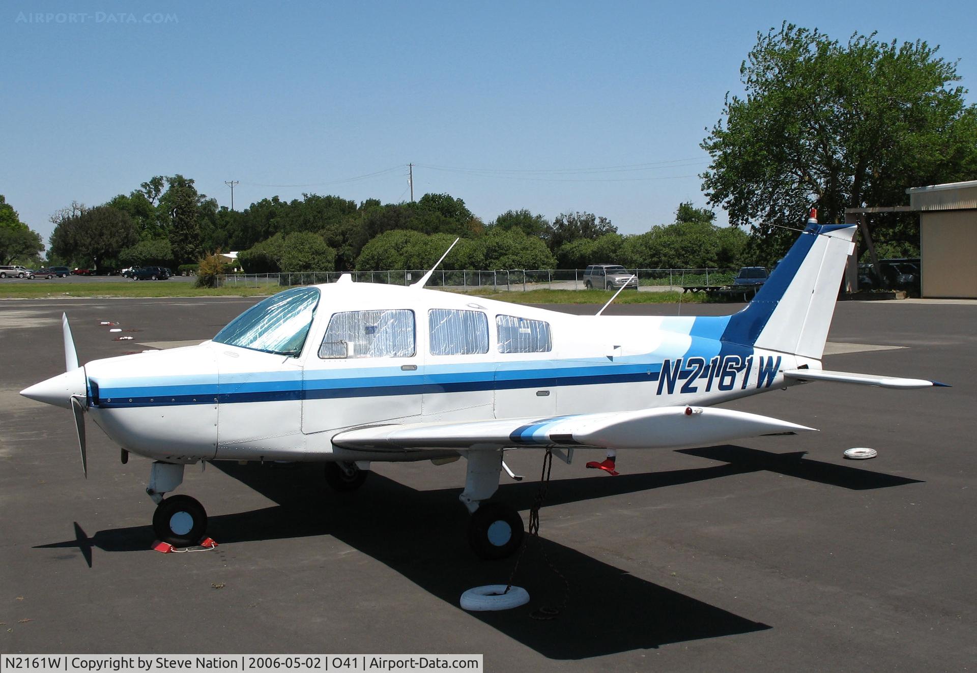 N2161W, 1974 Beech C23 Sundowner 180 C/N M-1551, Immaculate 1974 Beech C23 Muskateer on Woodland Aviation ramp