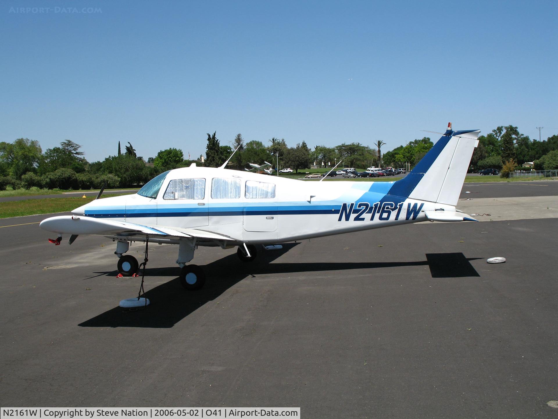 N2161W, 1974 Beech C23 Sundowner 180 C/N M-1551, Immaculate 1974 Beech C23 Muskateer on Woodland Aviation ramp