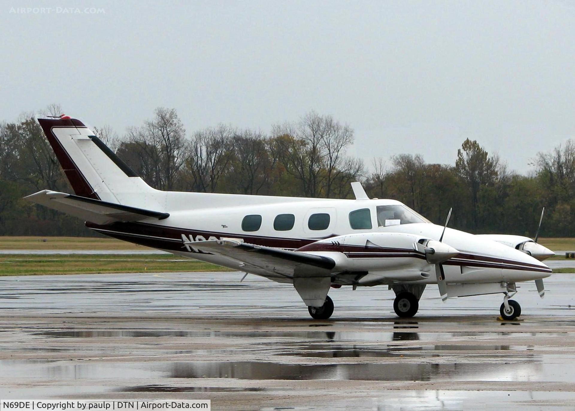 N69DE, 1973 Beech A60 C/N P-241, At Downtown Shreveport.