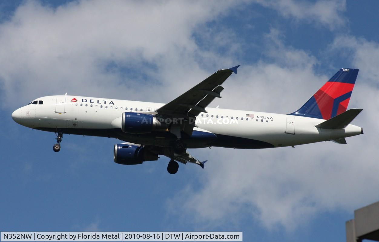 N352NW, 1998 Airbus A320-212 C/N 778, Delta A320