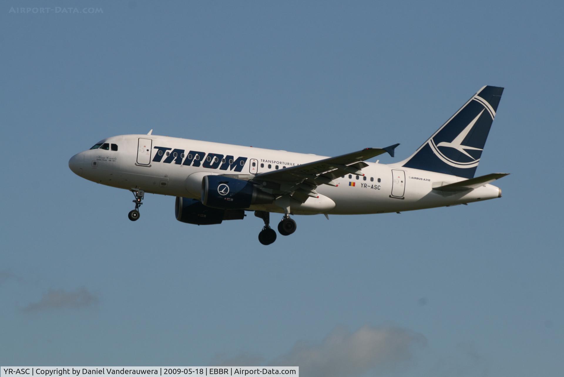 YR-ASC, 2007 Airbus A318-121 C/N 3220, Flight RO371 is descending to RWY 25L