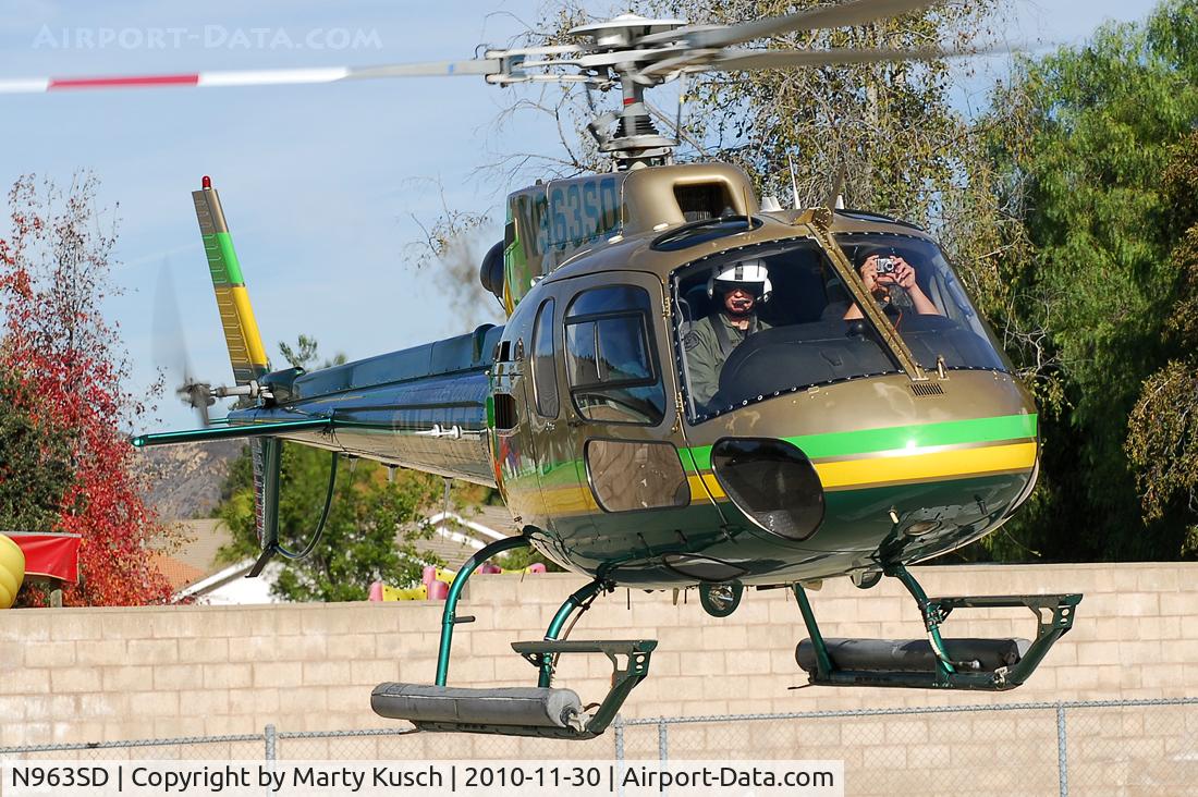 N963SD, 2002 Eurocopter AS-350B-2 Ecureuil Ecureuil C/N 3579, Departing Walnut Sheriff Station.