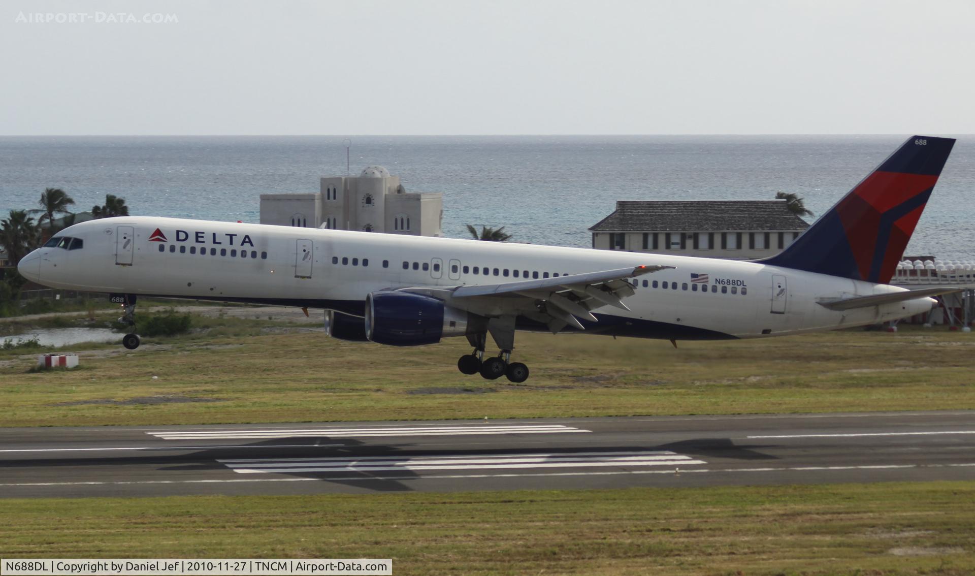 N688DL, 1998 Boeing 757-232 C/N 27587, Delta air N688DL landing at TNCM