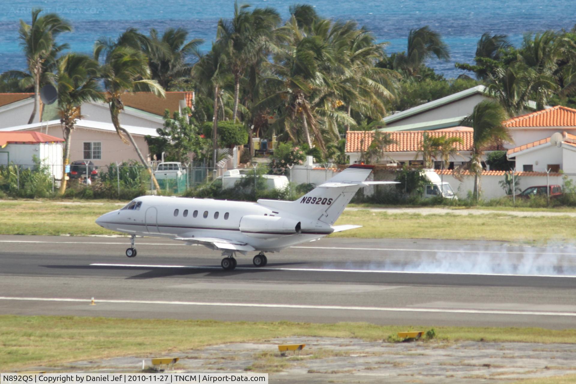 N892QS, 2002 Raytheon HAWKER 800XP C/N 258592, N892QS landing at TNCM