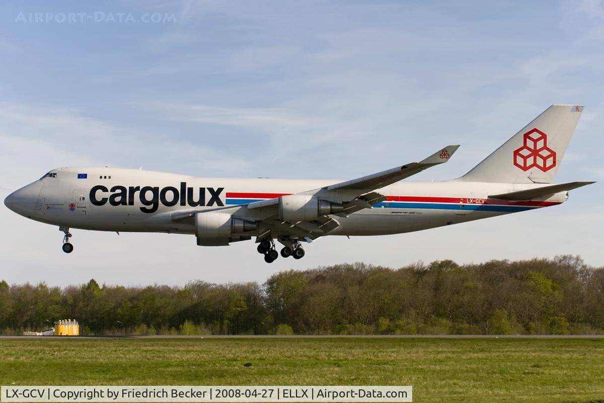 LX-GCV, 1993 Boeing 747-4R7F C/N 25867, moments prior touchdown