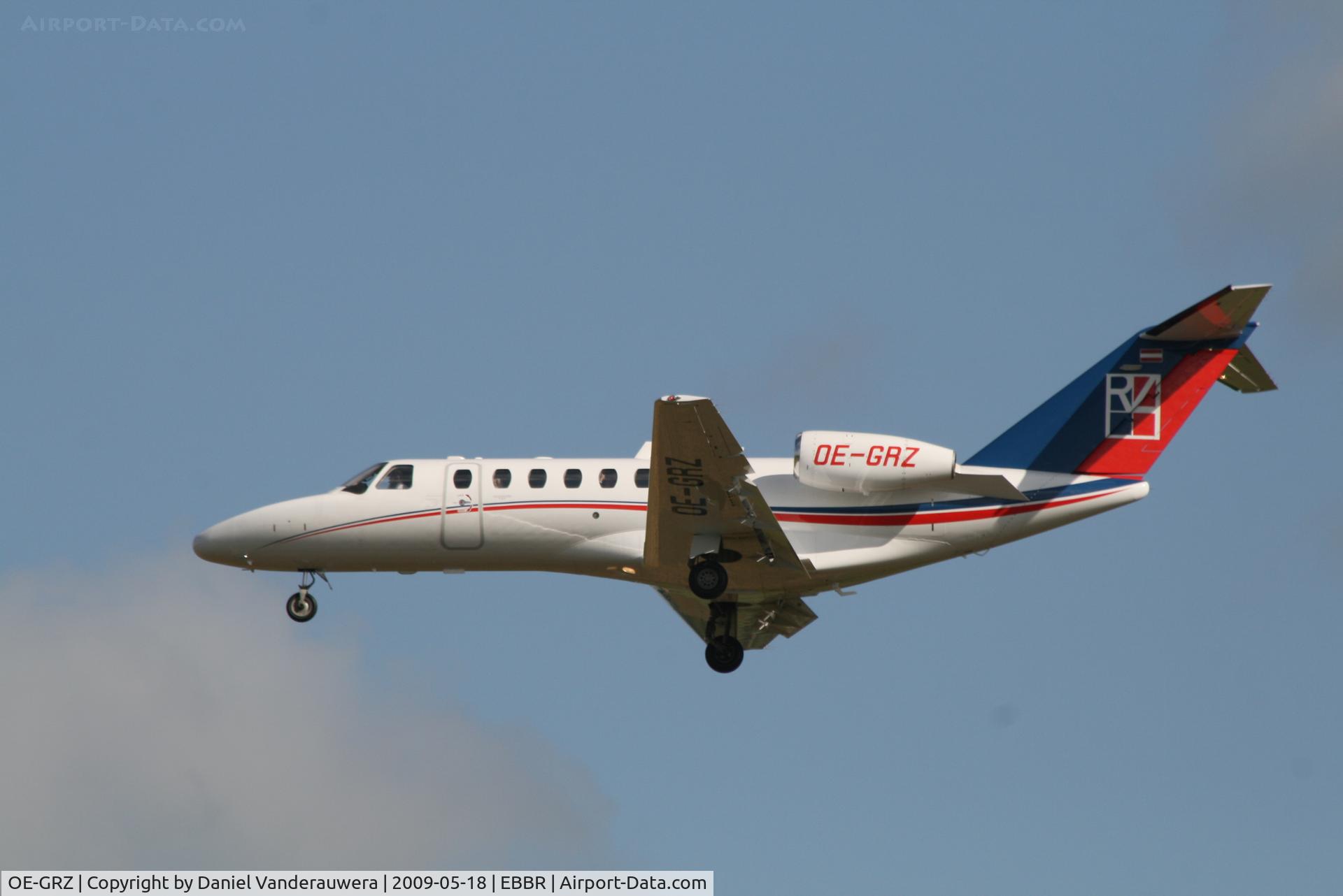 OE-GRZ, 2008 Cessna 525B CitationJet CJ3 C/N 525B-0219, Descending to RWY 25L