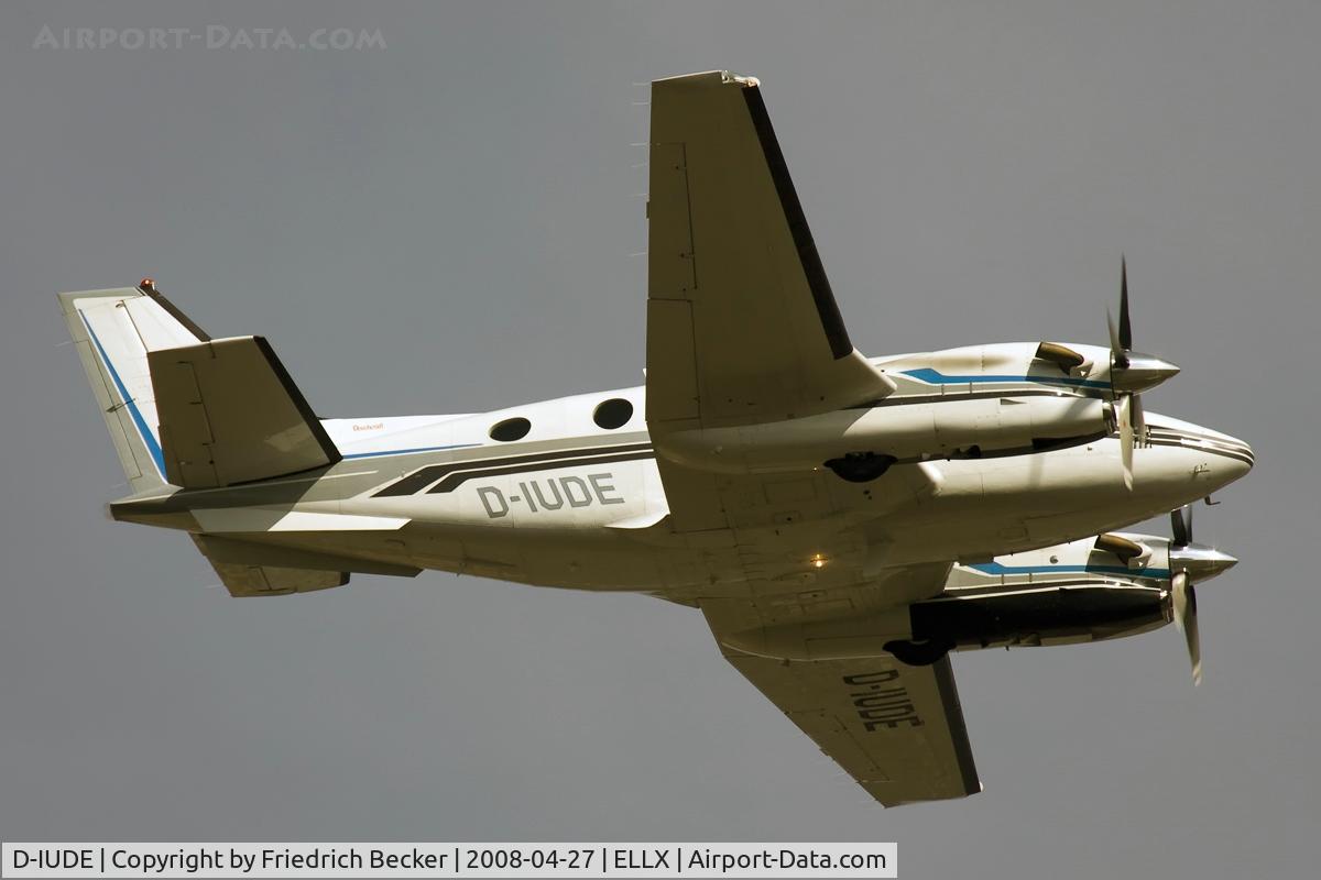 D-IUDE, Beech C90B King Air C/N LJ-1323, departure via RW06