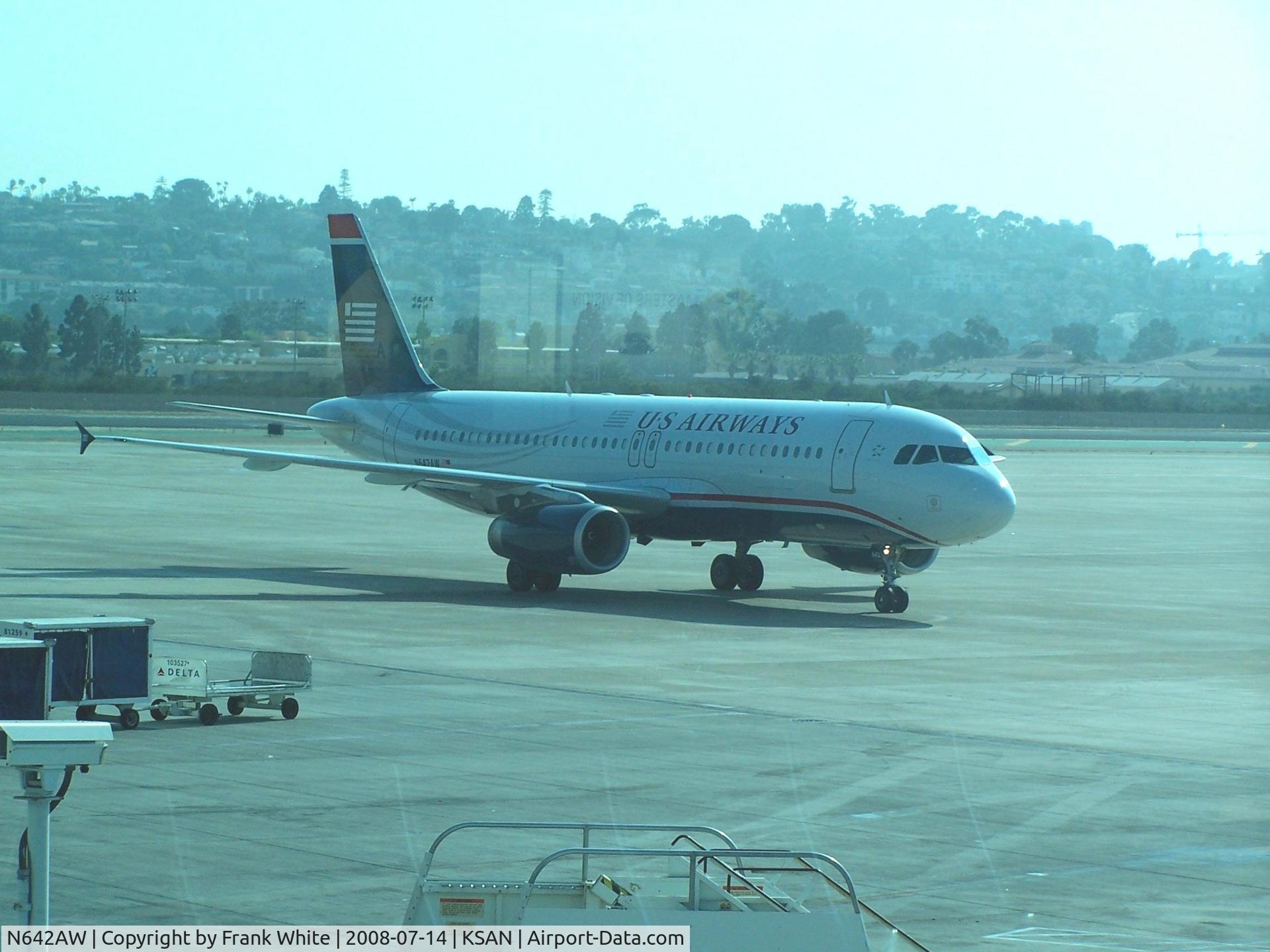 N642AW, 1996 Airbus A320-232 C/N 584, Taxiing in at KSAN.
Preparing for the short hop over the KPHX
