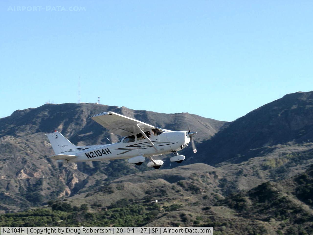 N2104H, 2007 Cessna 172S SP II C/N 172S10432, 2007 Cessna 172S SKYHAWK SP, Lycoming IO-360-L2A 180 Hp, takeoff climb Rwy 22