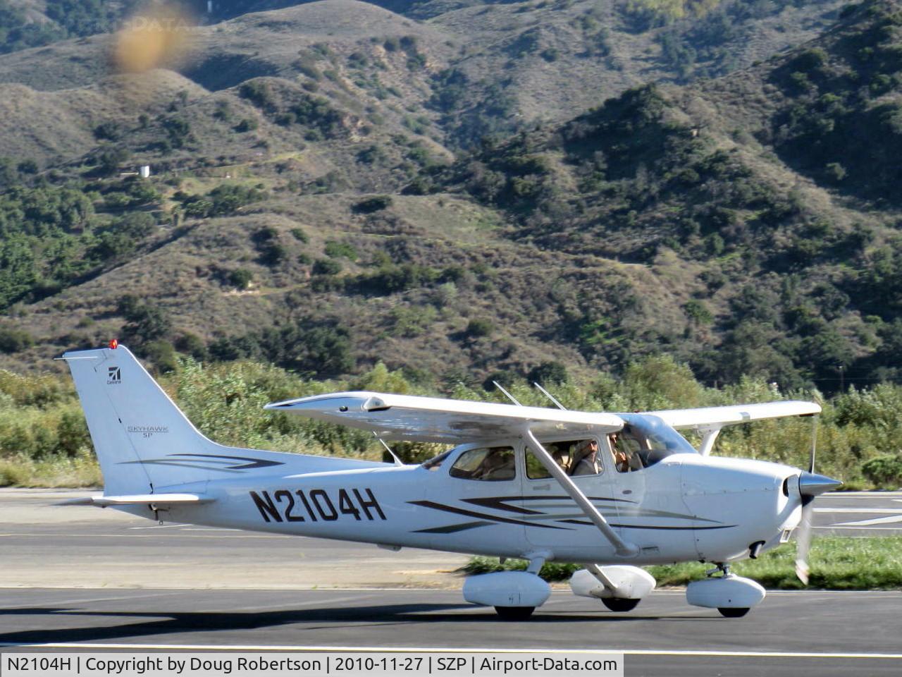 N2104H, 2007 Cessna 172S SP II C/N 172S10432, 2007 Cessna 172S SKYHAWK SP, Lycoming IO-360-L2A 180 Hp, landing roll Rwy 22