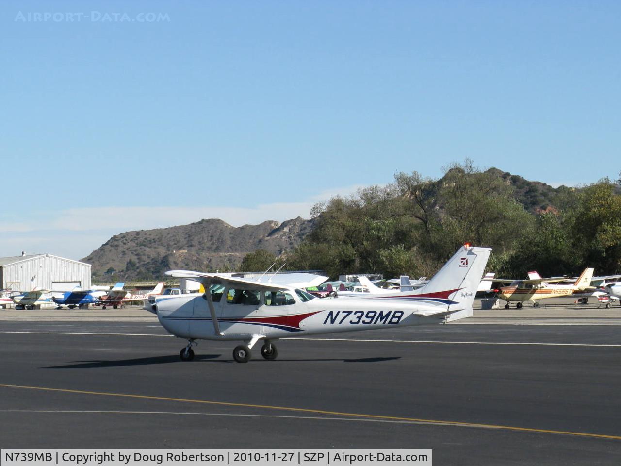N739MB, 1978 Cessna 172N C/N 17270641, 1978 Cessna 172N SKYHAWK II, Lycoming O-320-H2AD 160 Hp, taxi off the active
