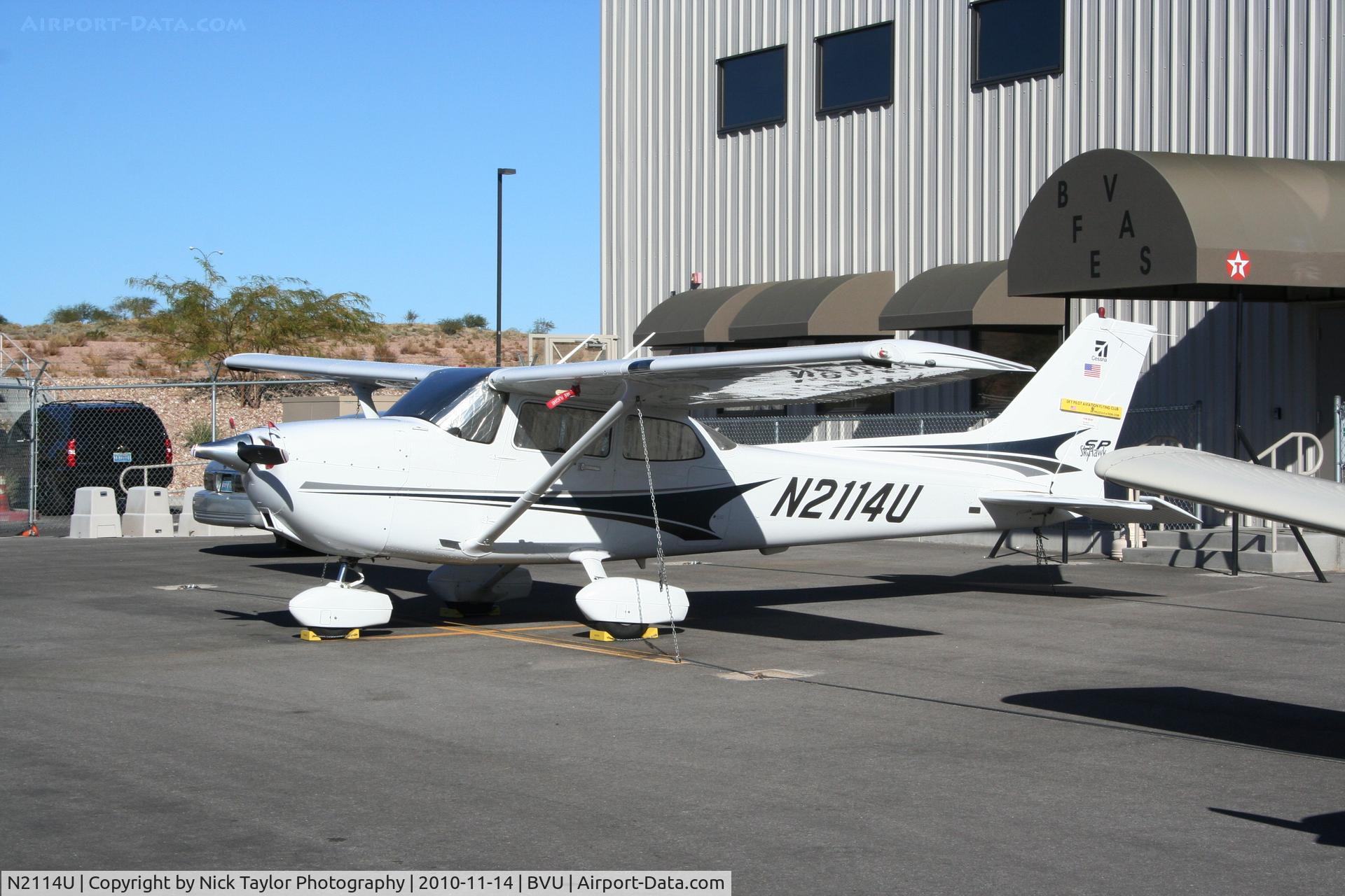 N2114U, Cessna 172S C/N 172S9618, Sitting at Boulder