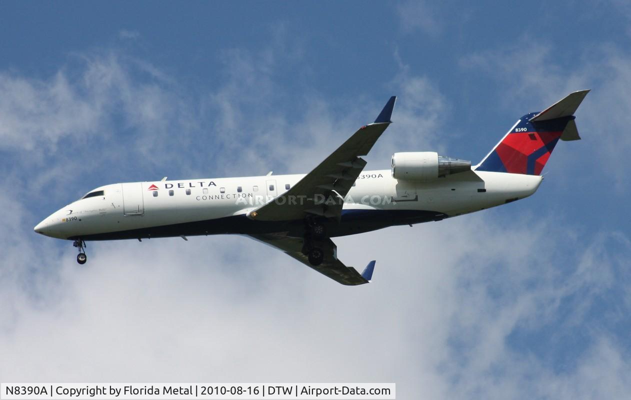 N8390A, 2000 Bombardier CRJ-200LR (CL-600-2B19) C/N 7390, Delta Connection CRJ-200