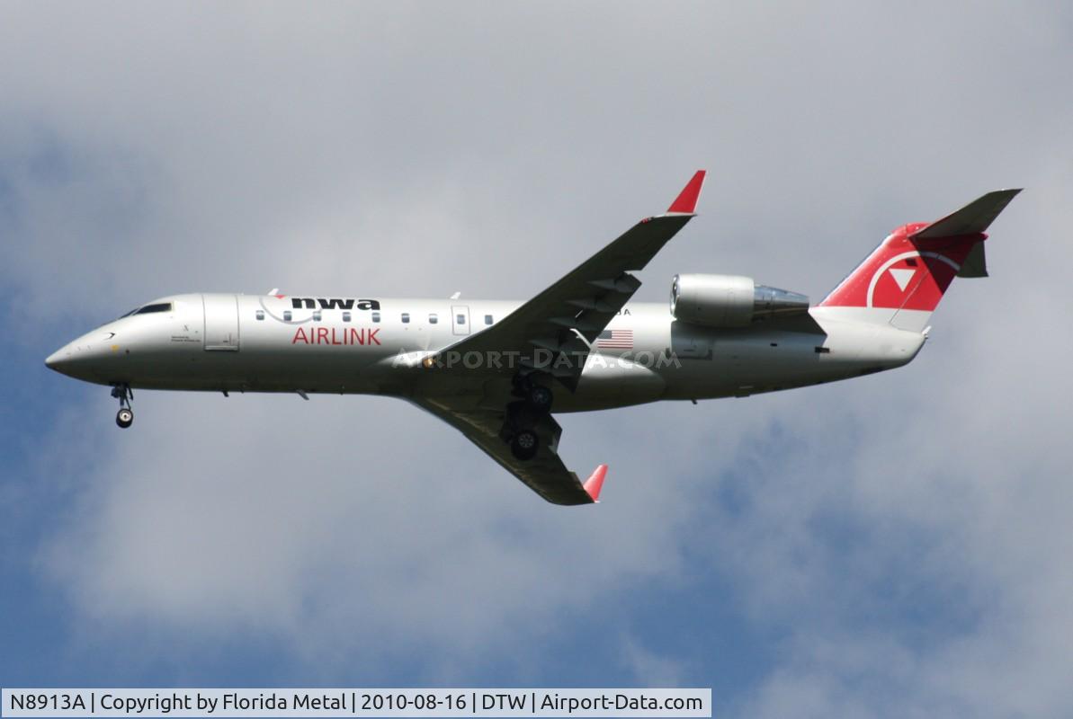 N8913A, 2004 Bombardier CRJ-200 (CL-600-2B19) C/N 7913, Airlink CRJ