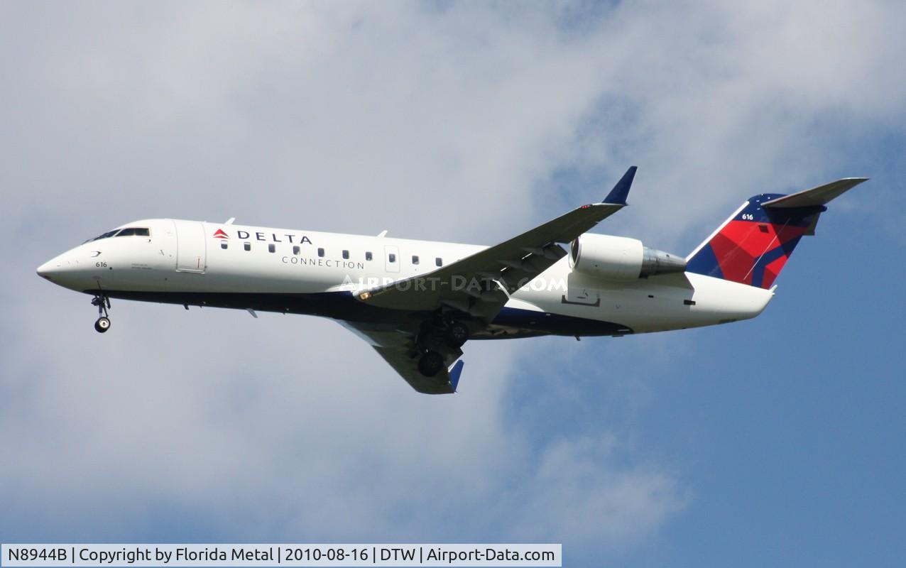 N8944B, 2004 Canadair CRJ-200 (CL-600-2B19) C/N 7944, Delta Connection CRJ-200