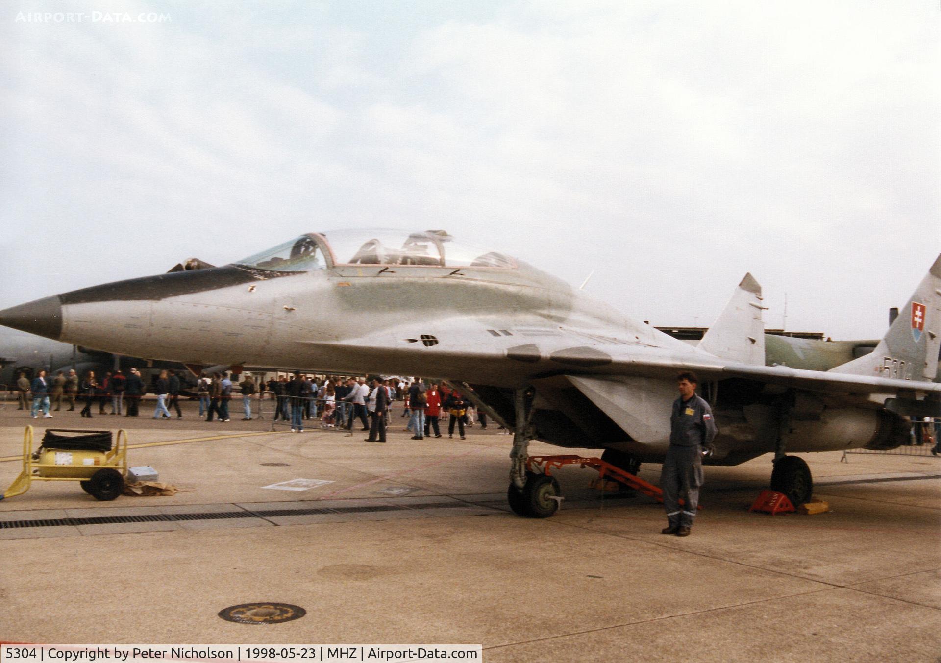 5304, Mikoyan-Gurevich MiG-29UB C/N N50903028253, Fulcrum of 31 SLK Slovak Air Force on display at the 1998 RAF Mildenhall Air Fete.