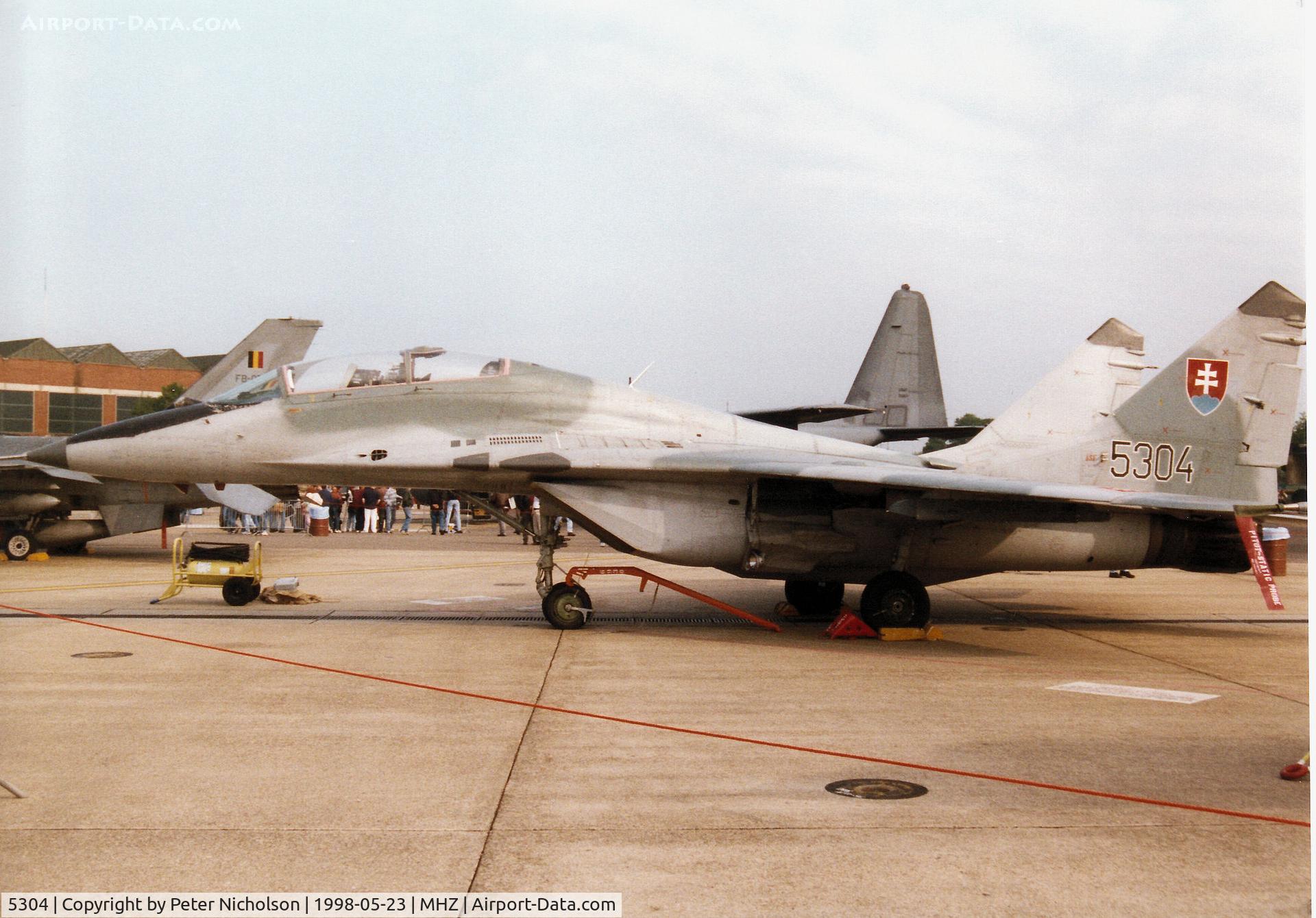 5304, Mikoyan-Gurevich MiG-29UB C/N N50903028253, Another view of the Slovak Air Force MiG-29UB Fulcrum on display at the 1998 RAF Mildenhall Air Fete.