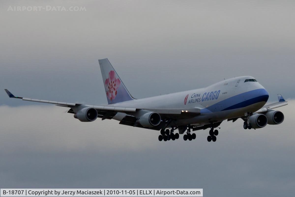 B-18707, 2001 Boeing 747-409F/SCD C/N 30764, B-18707