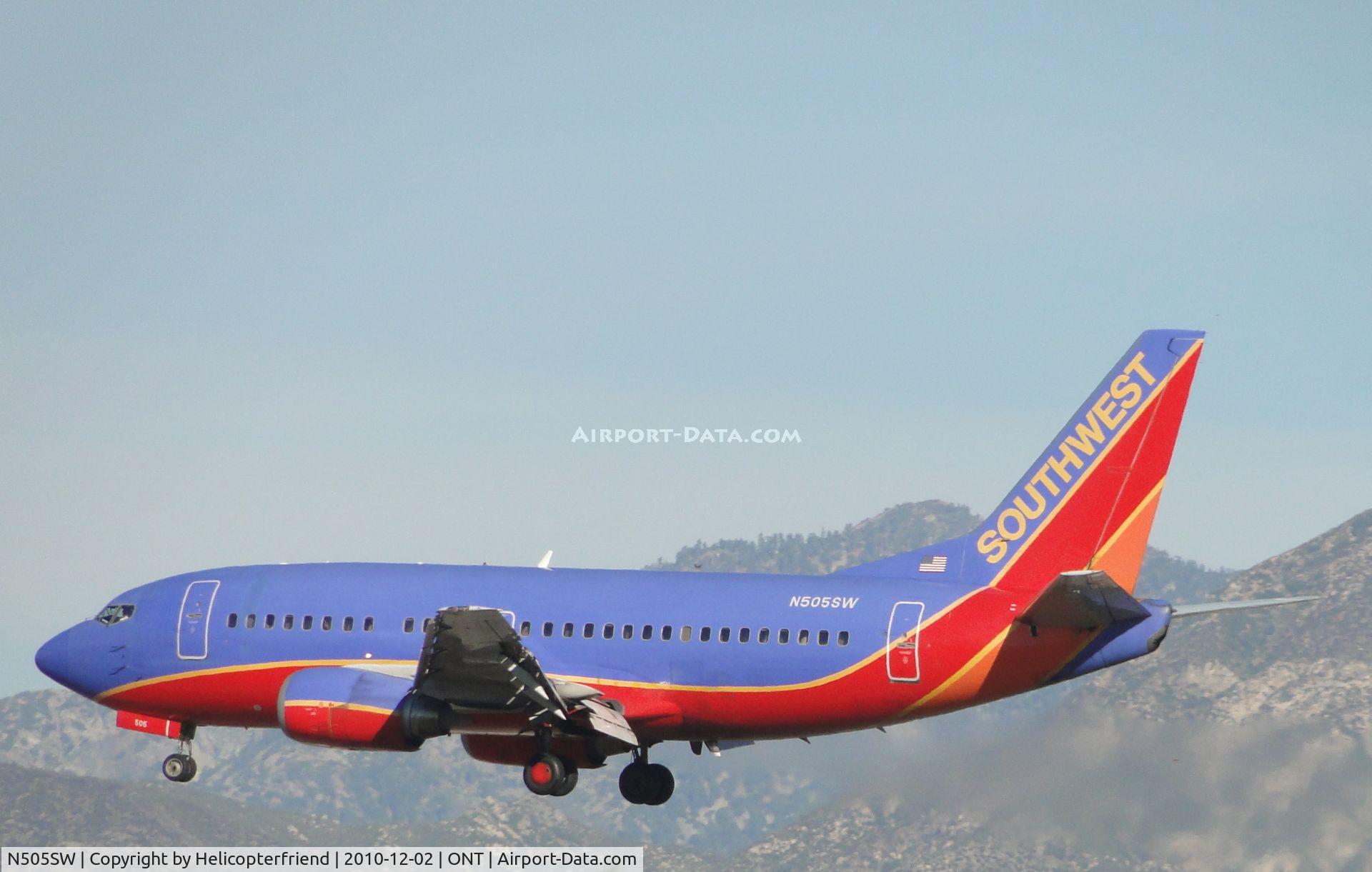 N505SW, 1990 Boeing 737-5H4 C/N 24182, Landing on 26R