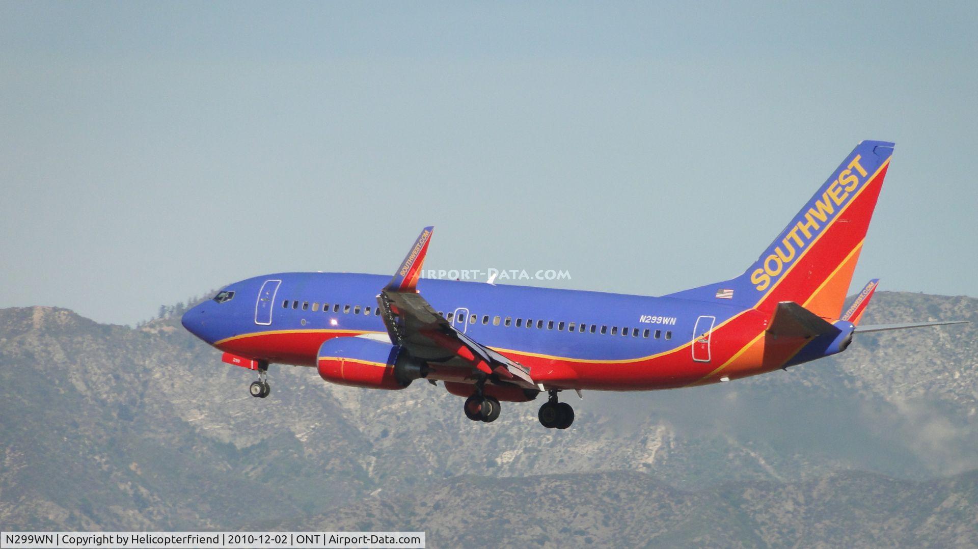 N299WN, 2007 Boeing 737-7H4 C/N 36614, On final to runway 26R passing over outer fence
