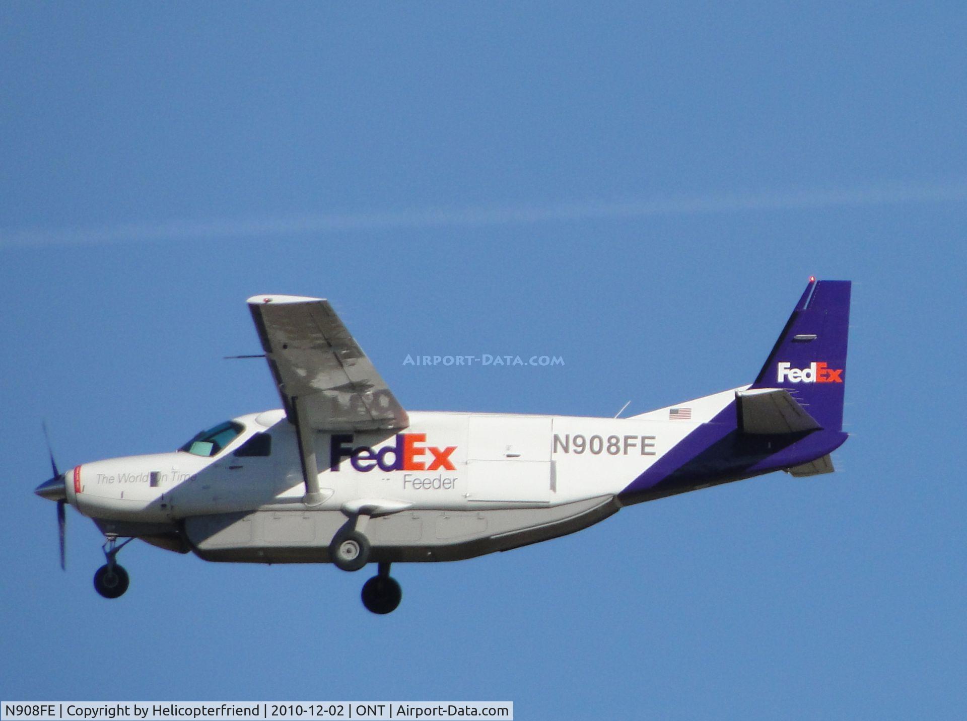 N908FE, 1986 Cessna 208B Caravan C/N 208B0008, High final approach to runway 26R
