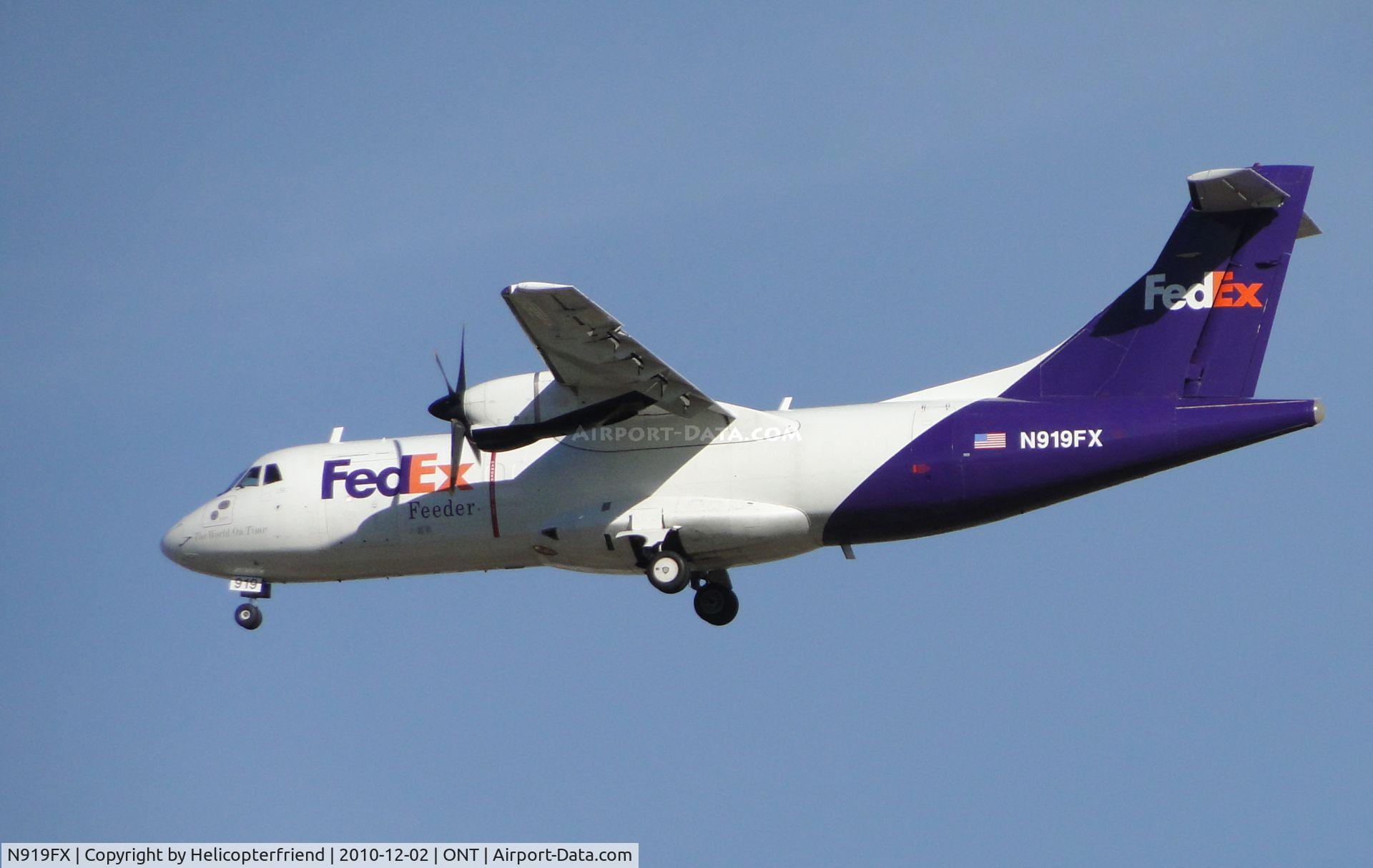 N919FX, 1991 ATR 42-300 C/N 266, On final approach to runway 26R