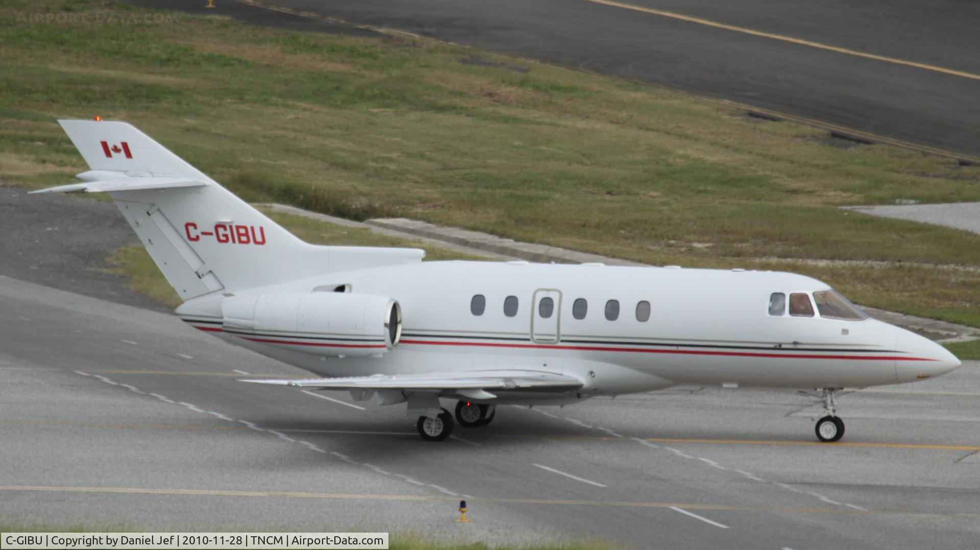 C-GIBU, 2000 Raytheon Hawker 800XP C/N 258507, Taxing to the holding point A
