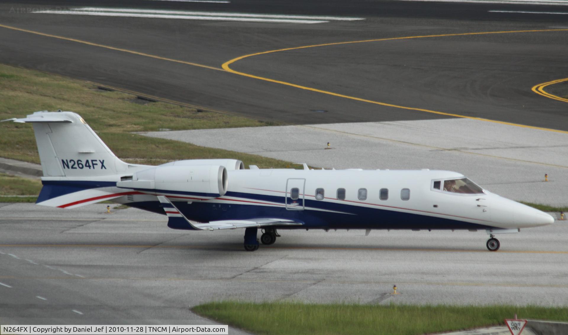 N264FX, 2008 Learjet 60 C/N 340, Taxing to the holding point A
