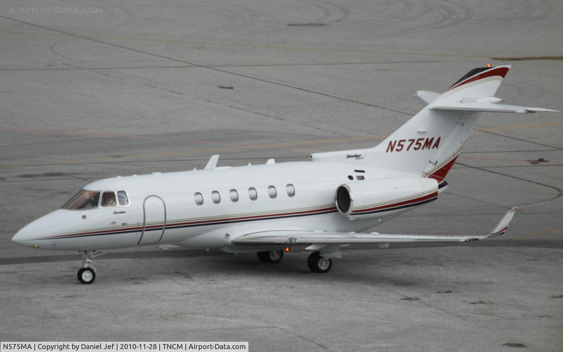 N575MA, 2007 Hawker Beechcraft 900XP C/N HA-0016, N575taxing to parking at B3