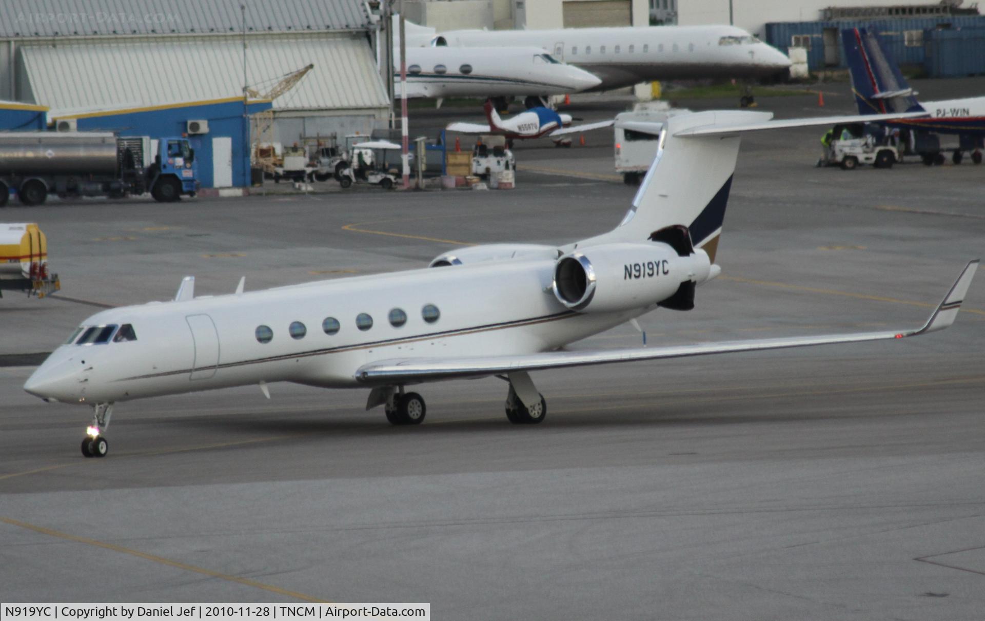 N919YC, Gulfstream Aerospace G-V C/N 682, N919YC taxing on the main ramp at TNCM