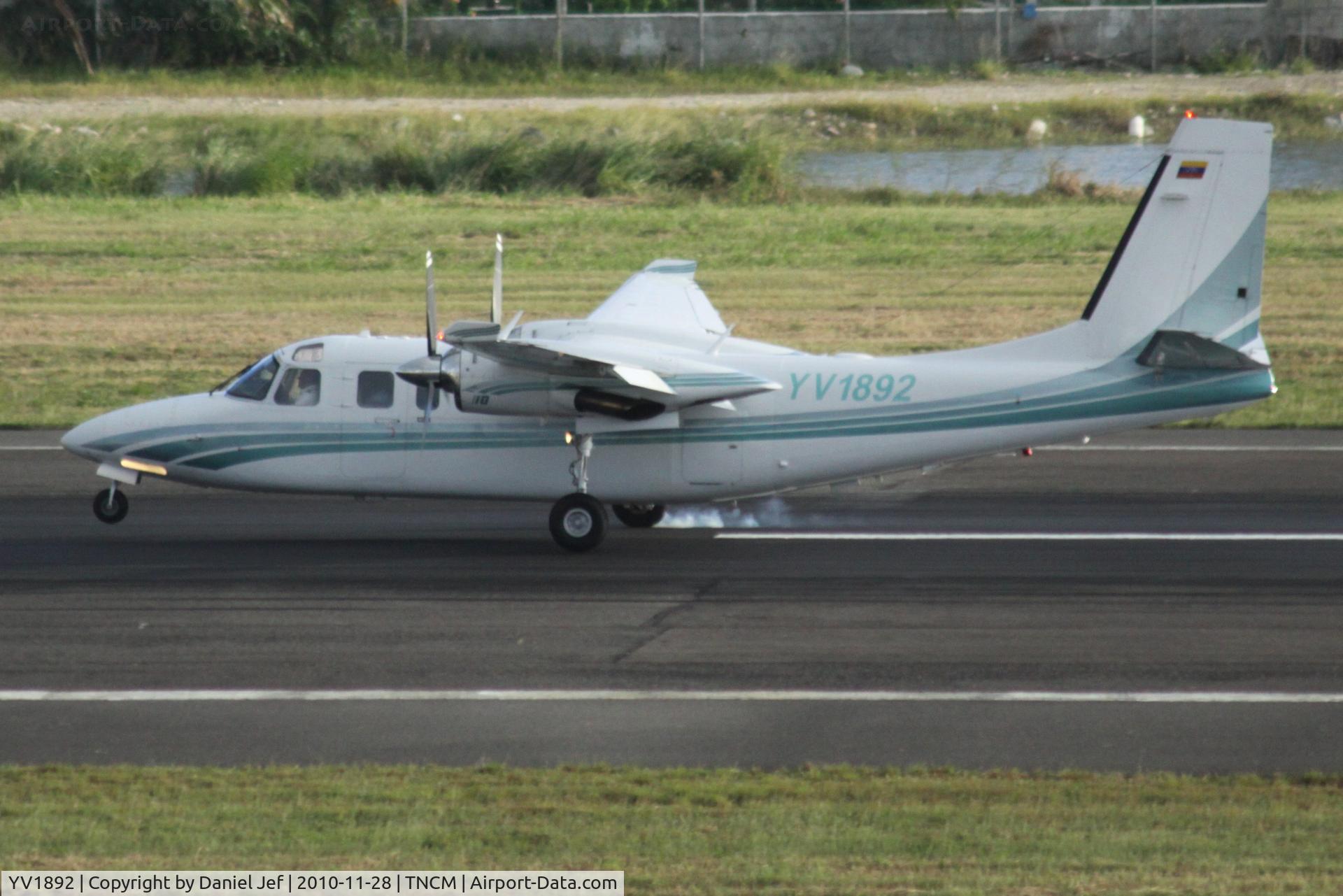YV1892, Rockwell 690C Turbo Commander C/N 11726, YV1892 landing at TNCM