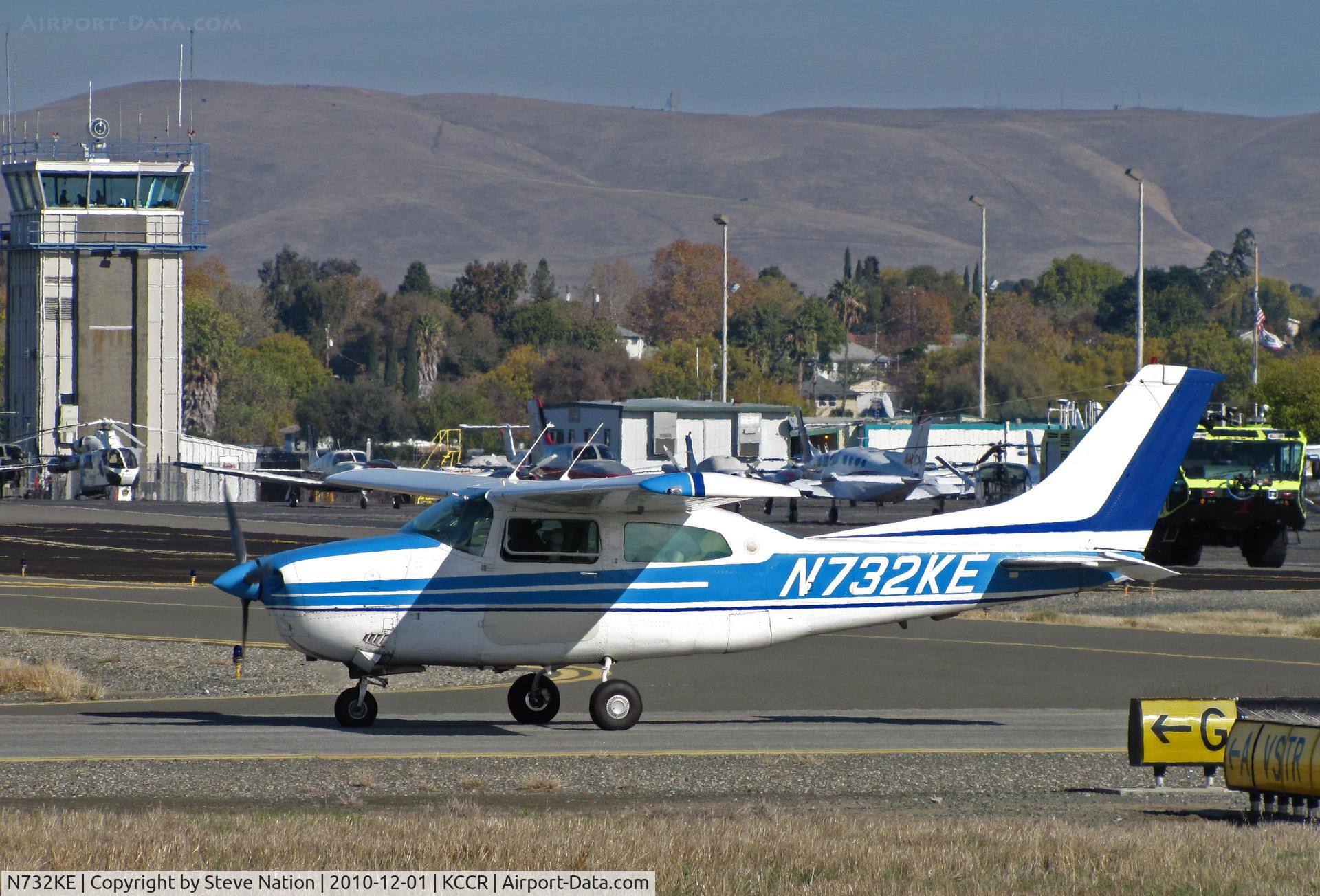 N732KE, Cessna T210L Turbo Centurion C/N 21061566, Central Valley-based Cessna T210L taxis for take-off on RWY 1L with tower and hills in background @ Buchanan Field, Concord, CA