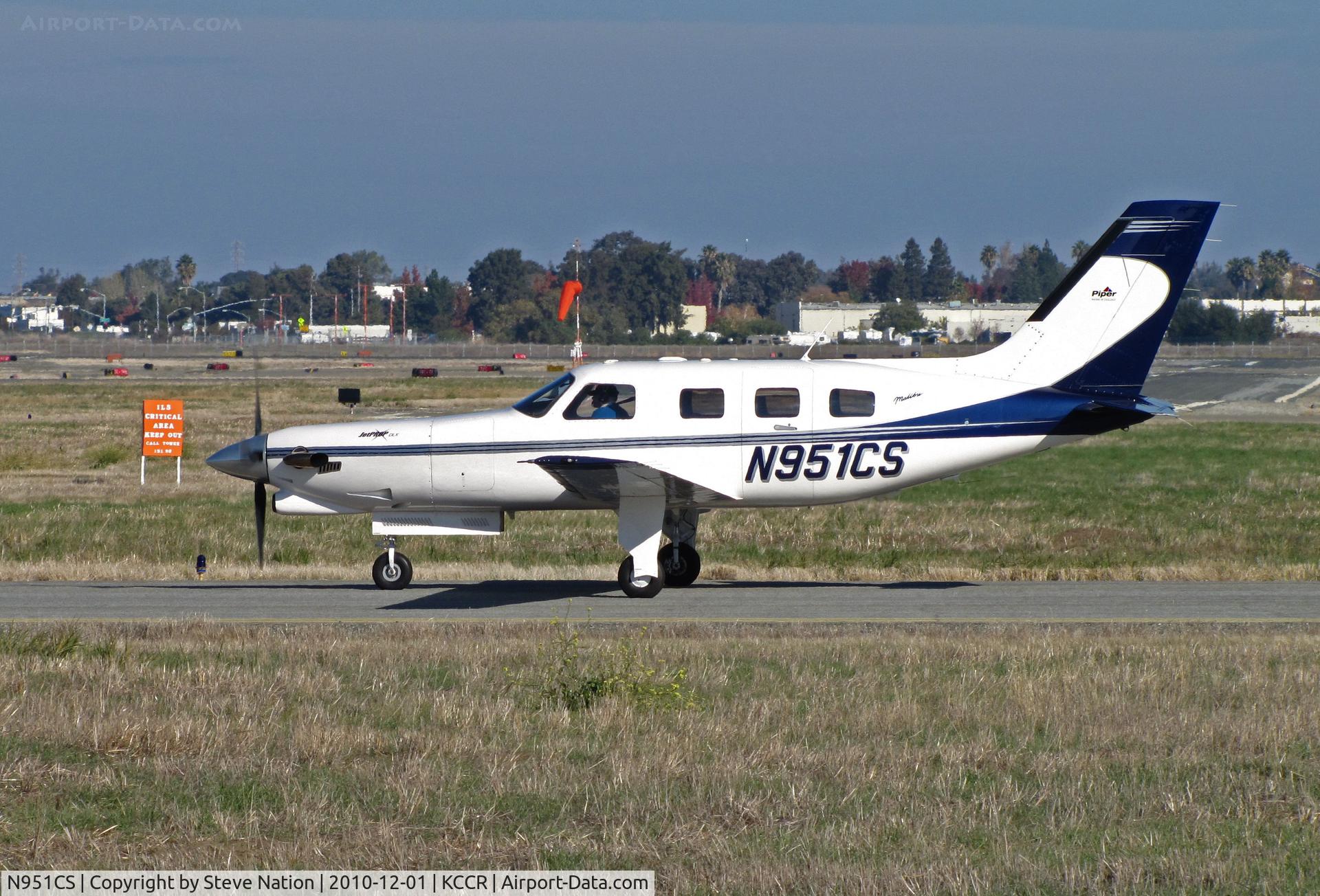 N951CS, 1999 Piper PA-46-350P Malibu Mirage C/N 4636212, Galloway Air (Charlotte, NC) 1999 Piper PA-46-350P taxis for take-off on RWY 1L for KSBA/Santa Barbara Municipal airport, CA with shorter RWY 1R in background @ Buchanan Field, Concord, CA