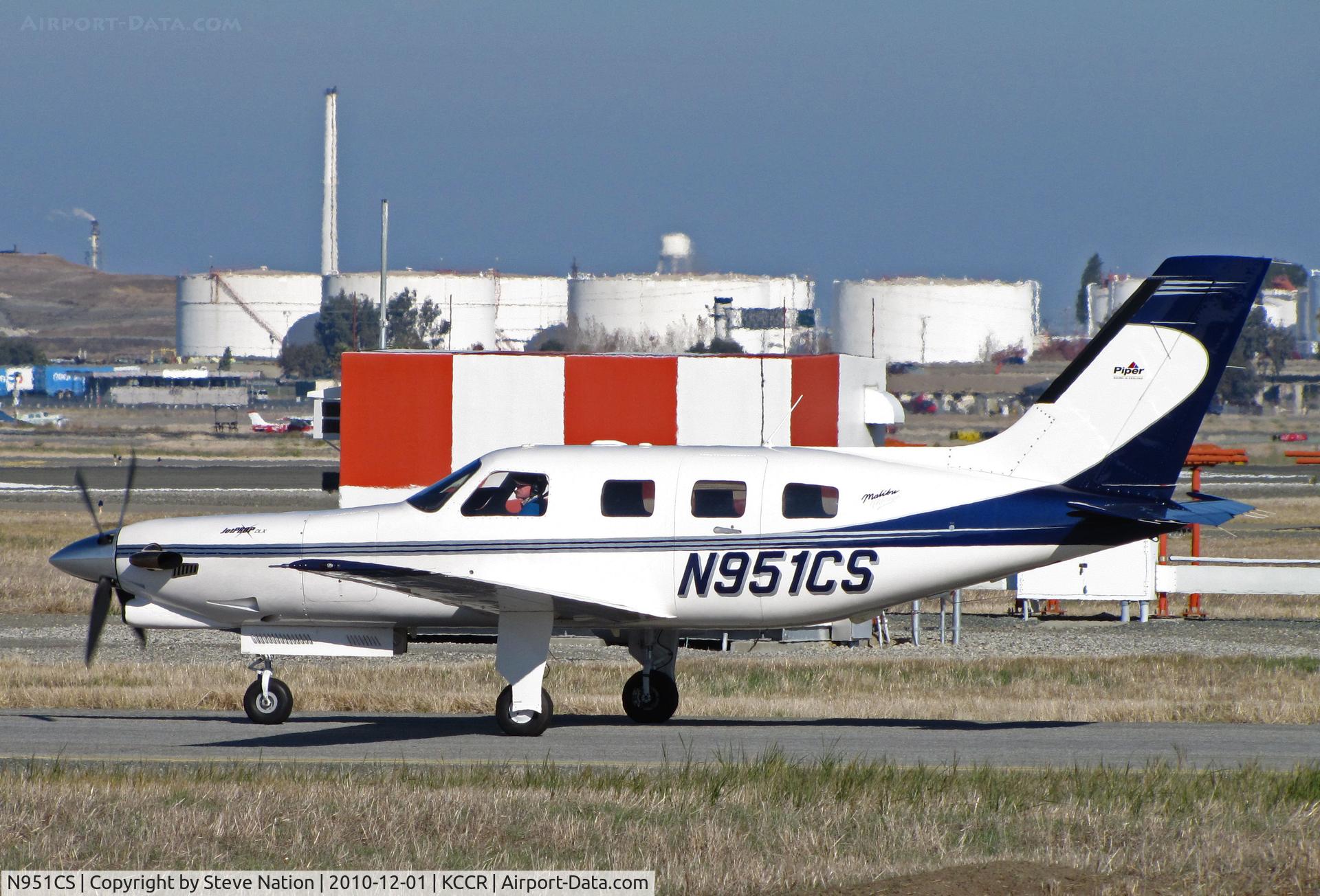 N951CS, 1999 Piper PA-46-350P Malibu Mirage C/N 4636212, Pilot of Galloway Air (Charlotte, NC) 1999 Piper PA-46-350P checks for traffic before turning on to RWY 1L for flight to KSBA/Santa Barbara Municipal Airport, CA @ Buchanan Field, Concord, CA