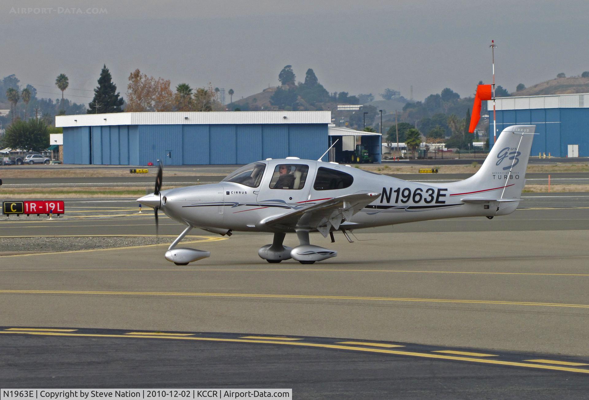 N1963E, 2008 Cirrus SR22 G3 GTS C/N 3082, Locally-based 2008 Cirrus Design SR22 taxiing @ Buchanan Field, Concord, CA