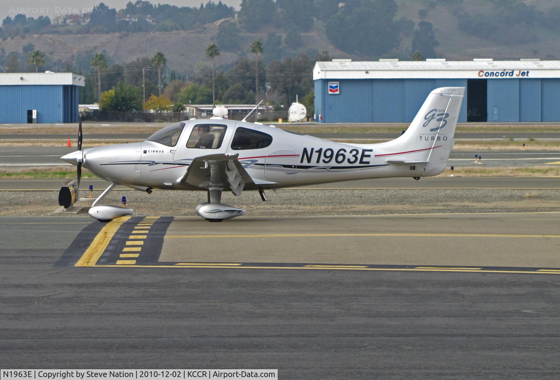 N1963E, 2008 Cirrus SR22 G3 GTS C/N 3082, Locally-based 2008 Cirrus Design SR22 taxiing @ Buchanan Field, Concord, CA