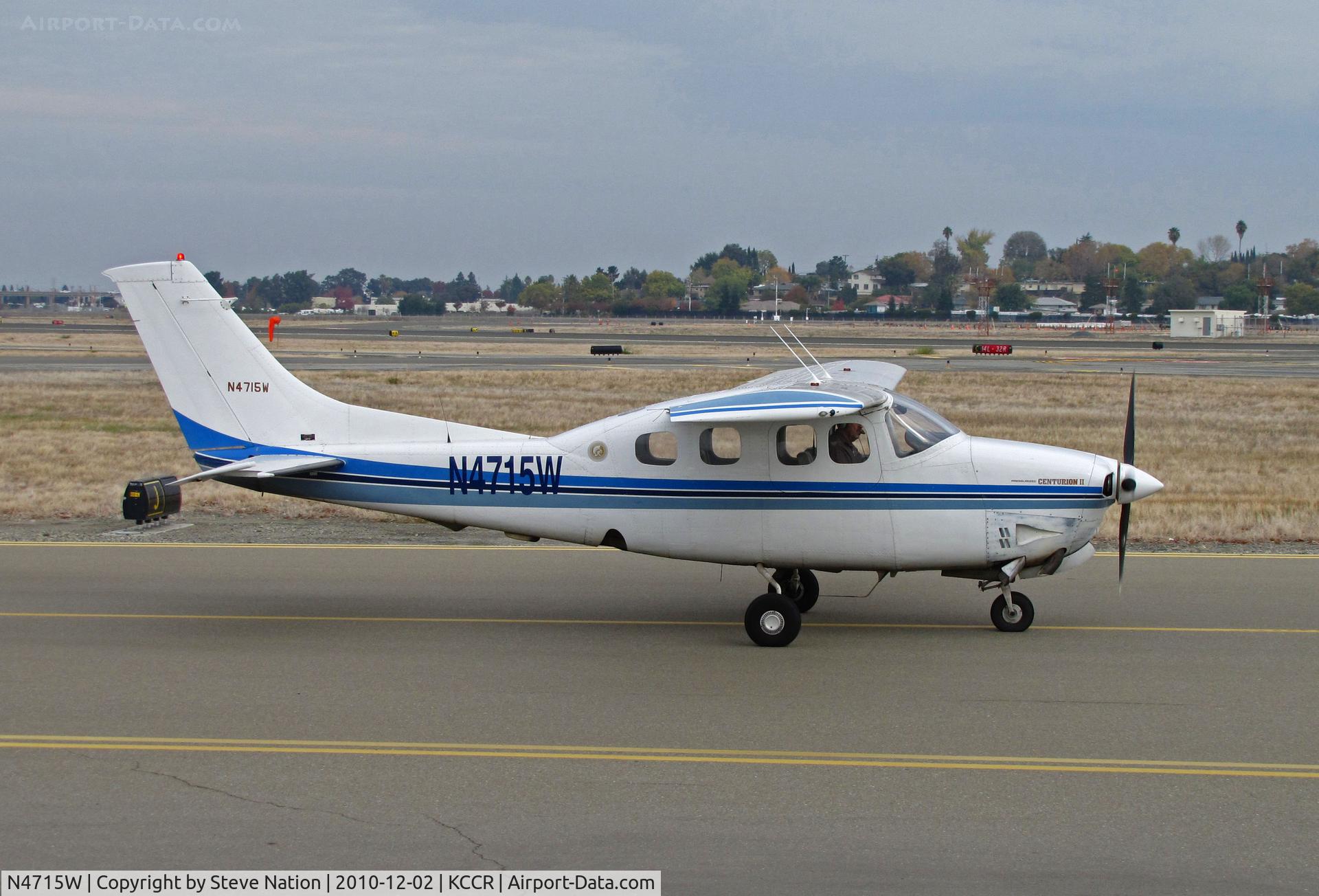 N4715W, 1980 Cessna P210N Pressurised Centurion C/N P21000624, Lake Havasu, AZ-based 1980 Cessna P210N (note dual registration) taxis for RWY 32R @ Buchanan Field, Concord, CA