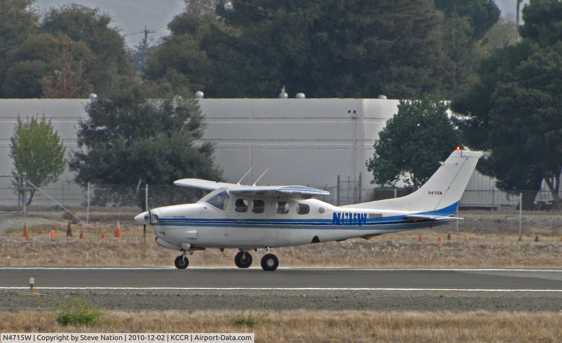 N4715W, 1980 Cessna P210N Pressurised Centurion C/N P21000624, Lake Havasu, AZ-based 1980 Cessna P210N (note dual registration) taking off from RWY 32R @ Buchanan Field, Concord, CA